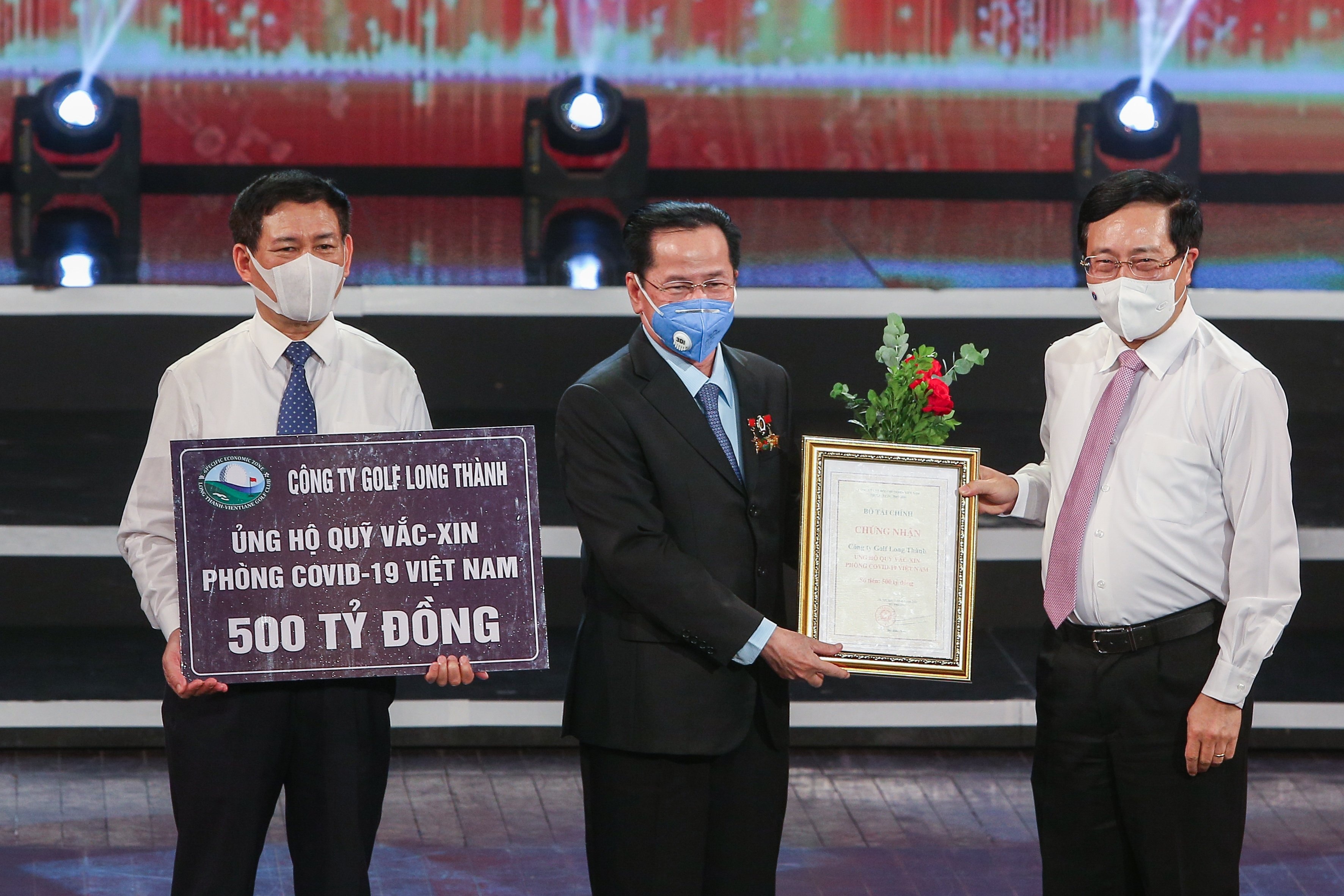 doanh nghiep dong gop cho quy vaccine anh 1