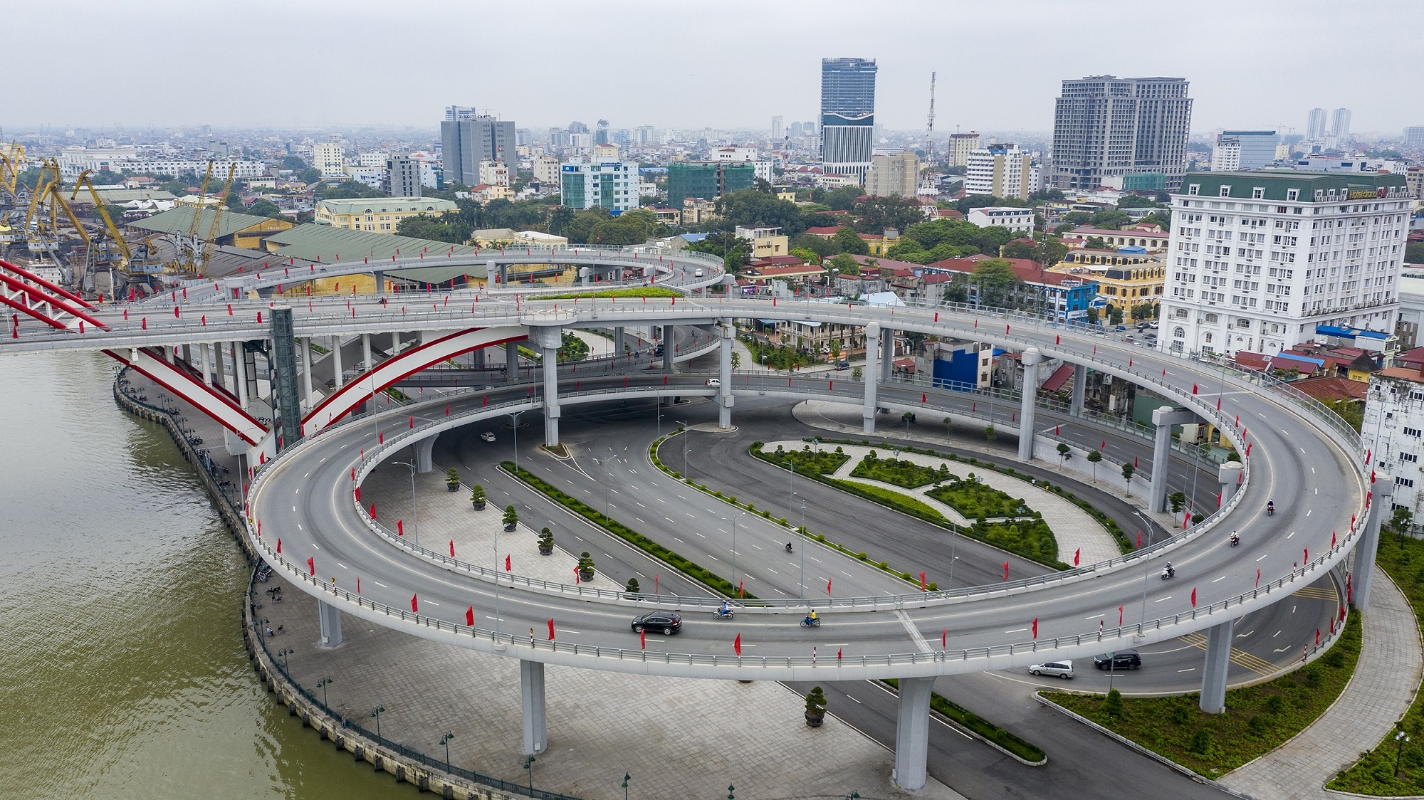 Kinh nghiem ‘danh dich’ tu xa cua Hai Phong hinh anh