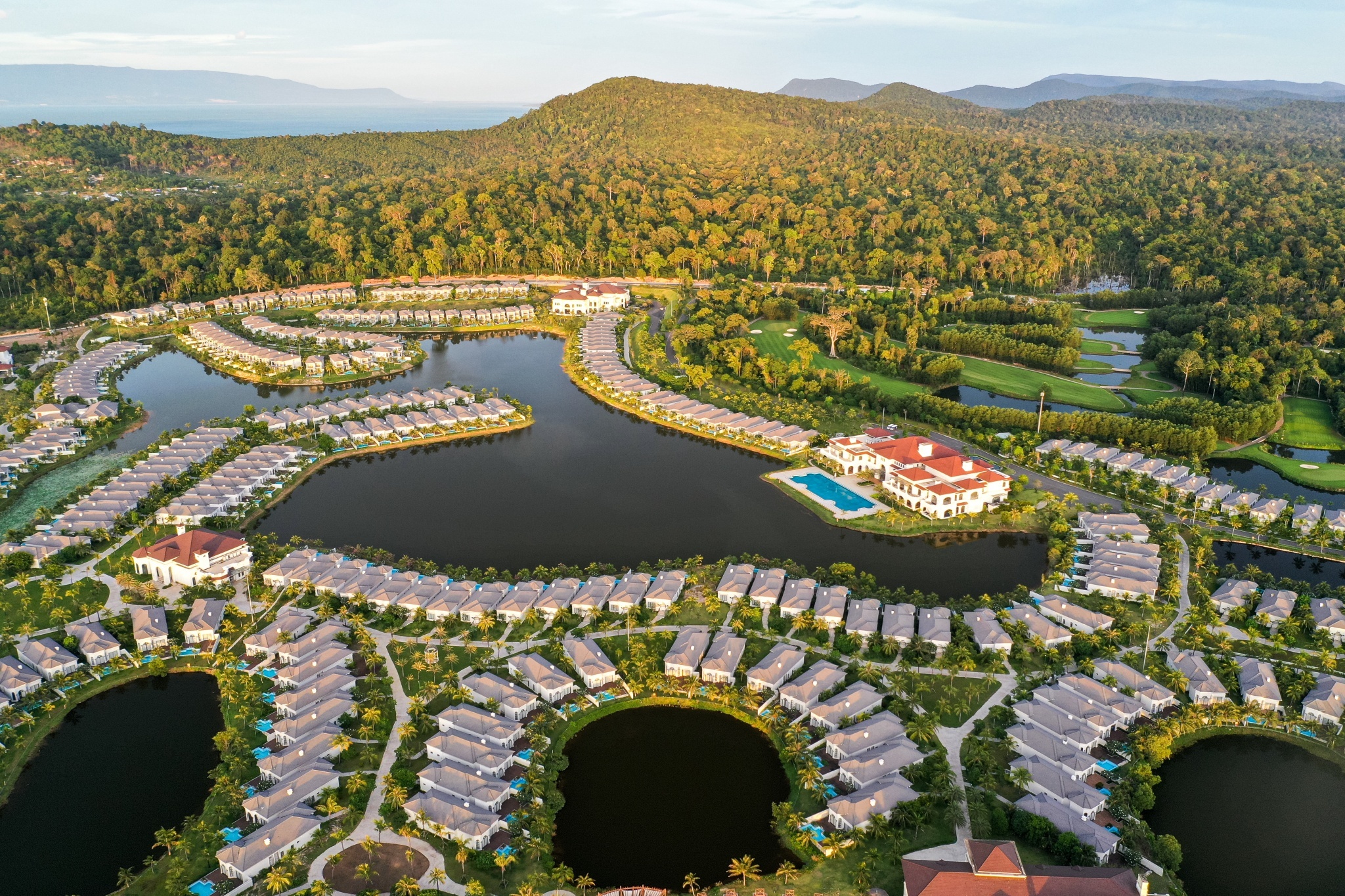 don 2 3 trieu khach den phu quoc anh 2