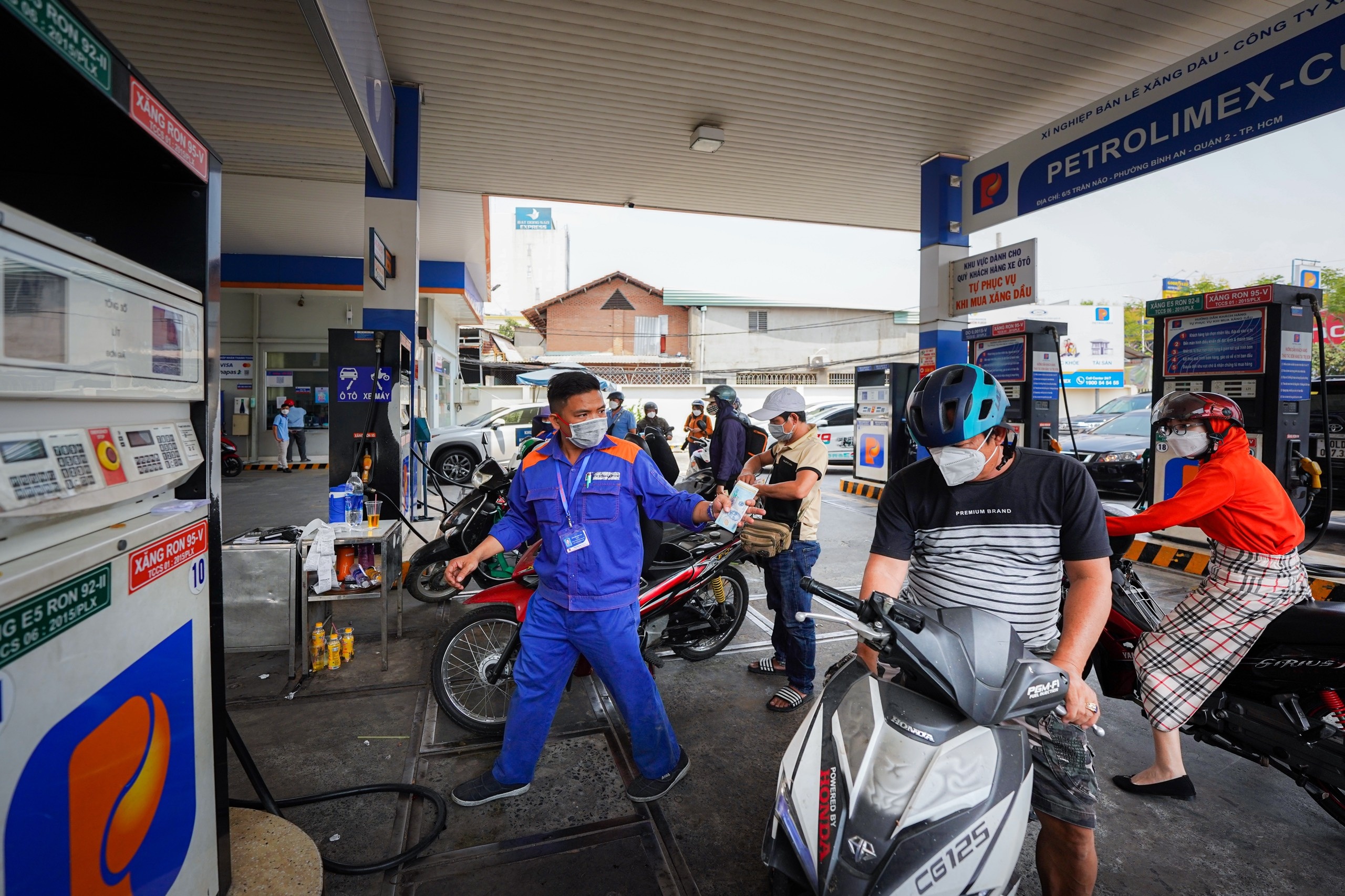 kiem che gia xang dau anh 1