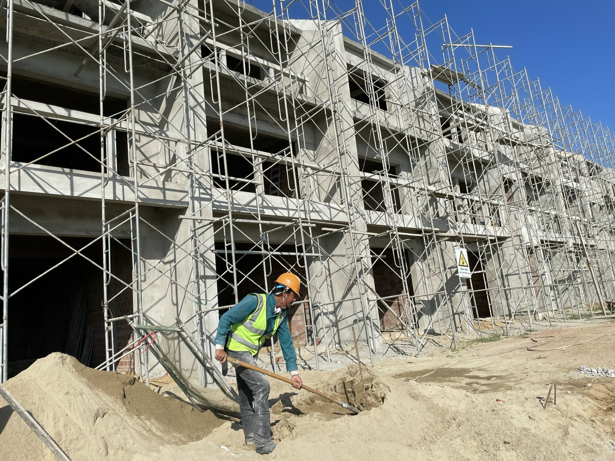 Chinh phu: Thi truong chung khoan va bat dong san nhieu rui ro hinh anh