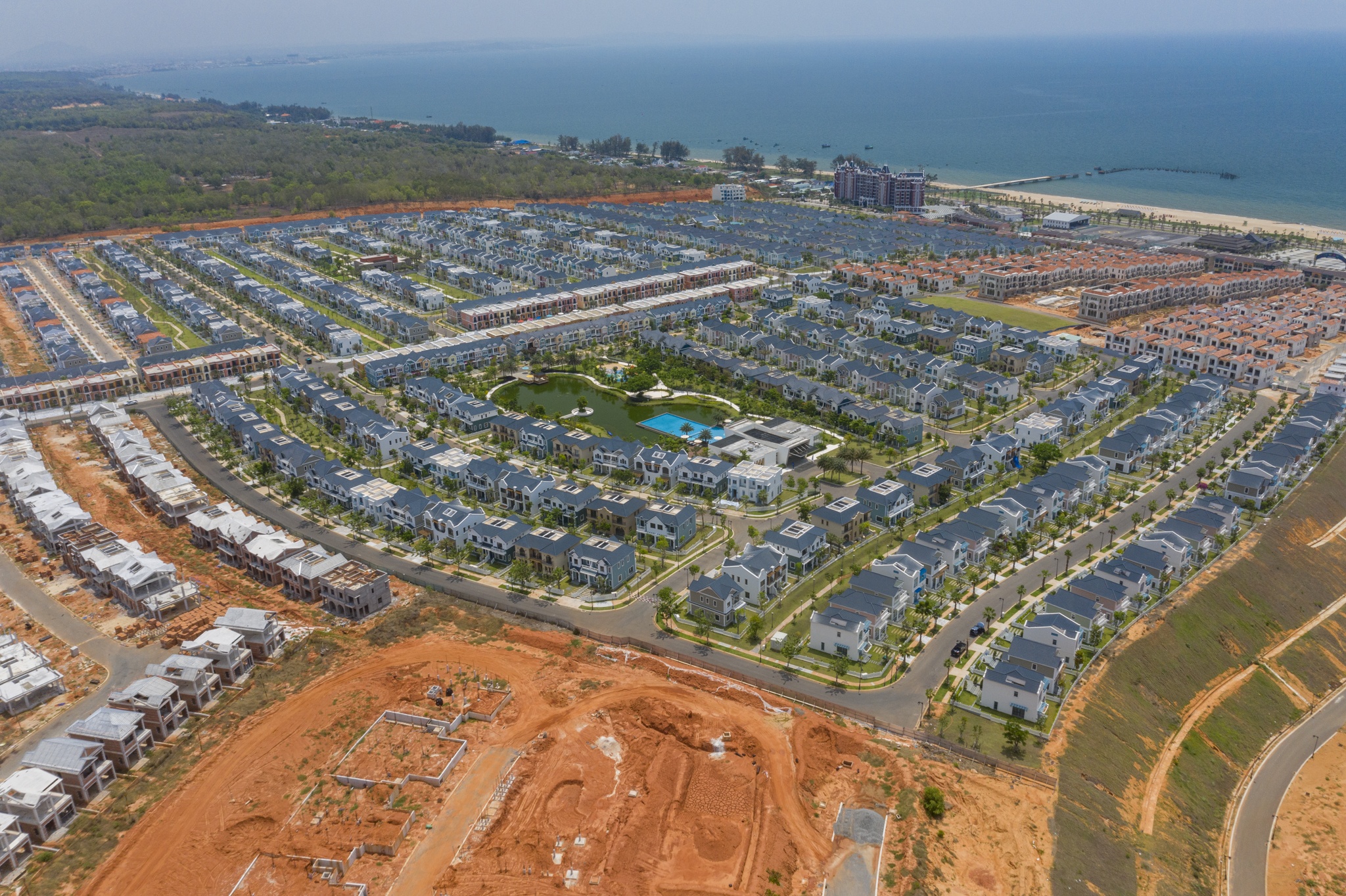 Nhieu doanh nghiep phai ban co phan gia thap de tra no hinh anh