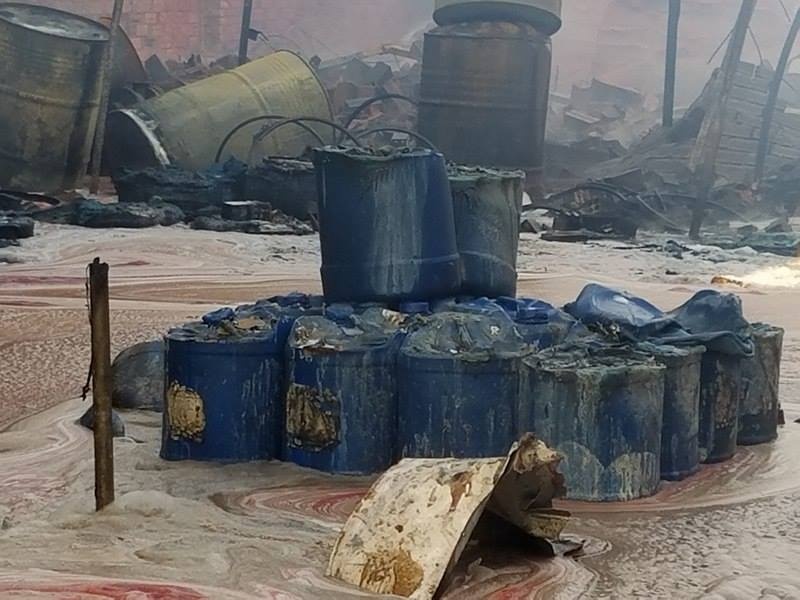 Cháy kho chứa hóa chất Sài Gòn ảnh 4 Chay kho chua hoa chat Sai Gon anh 4