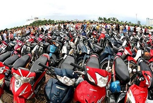 Co lanh dao 'bao ke' bai giu xe o Ha Noi hinh anh