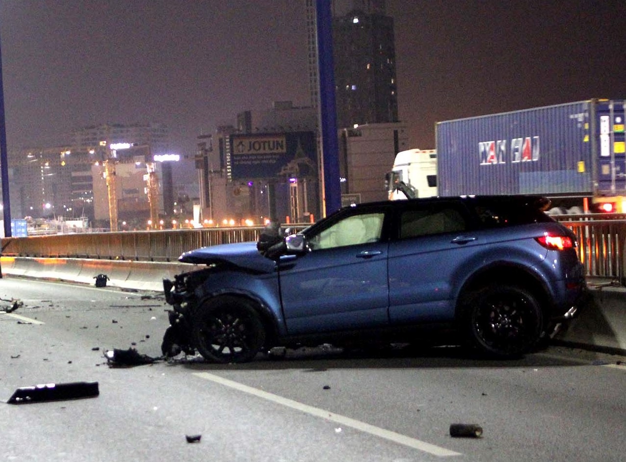 Doi trai gai vang khoi Range Rover sau tai nan hinh anh