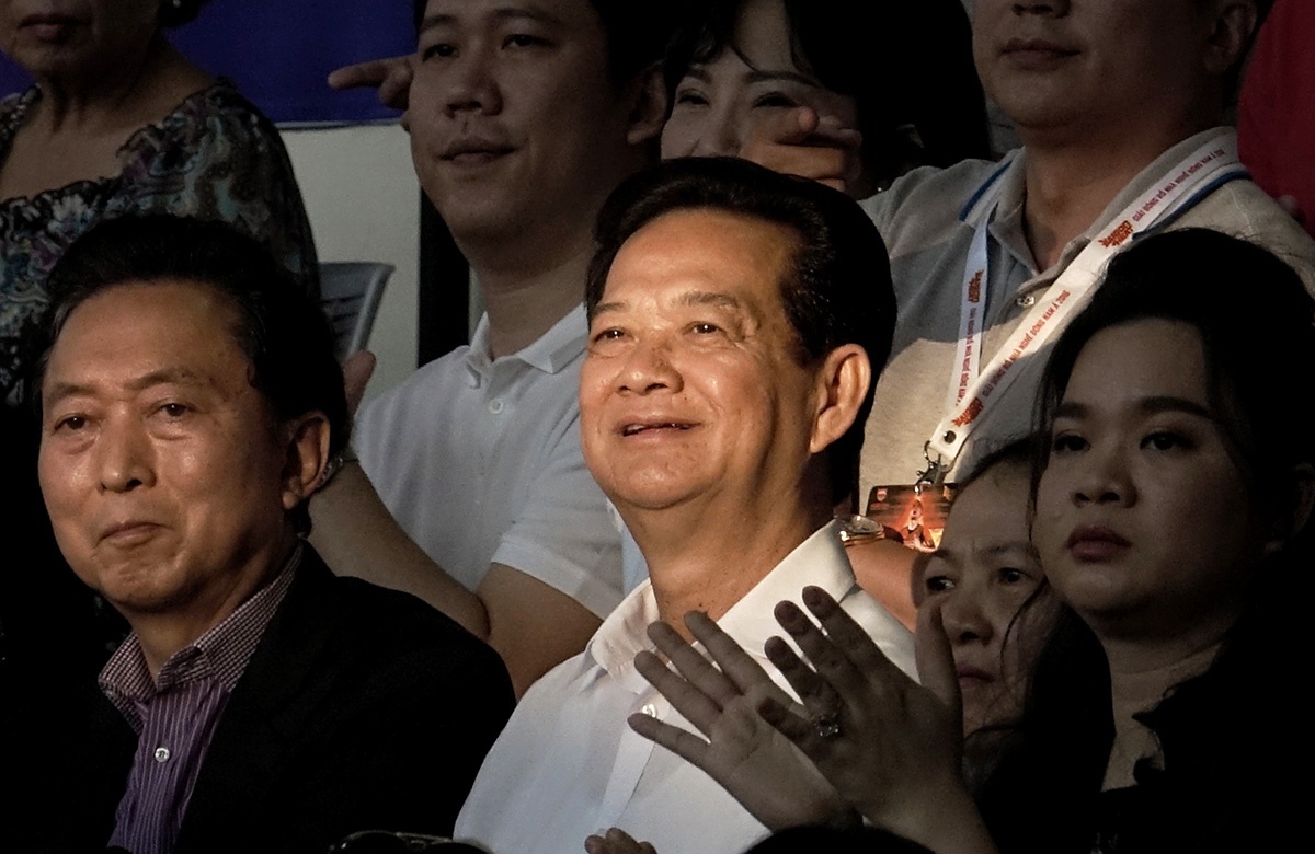 Nguyen Thu tuong Nguyen Tan Dung di xem bong ro, co vu cho Saigon Heat hinh anh