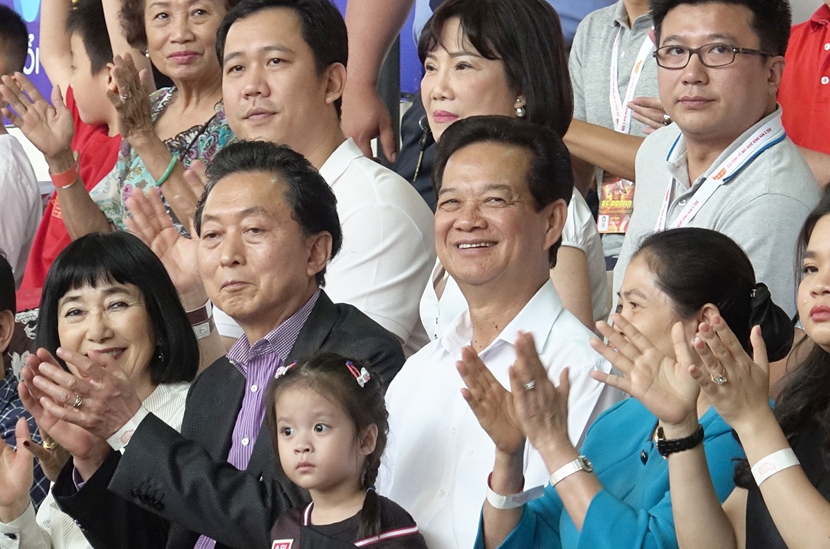 nguyen thu tuong Nguyen Tan Dung xem bong ro anh 1