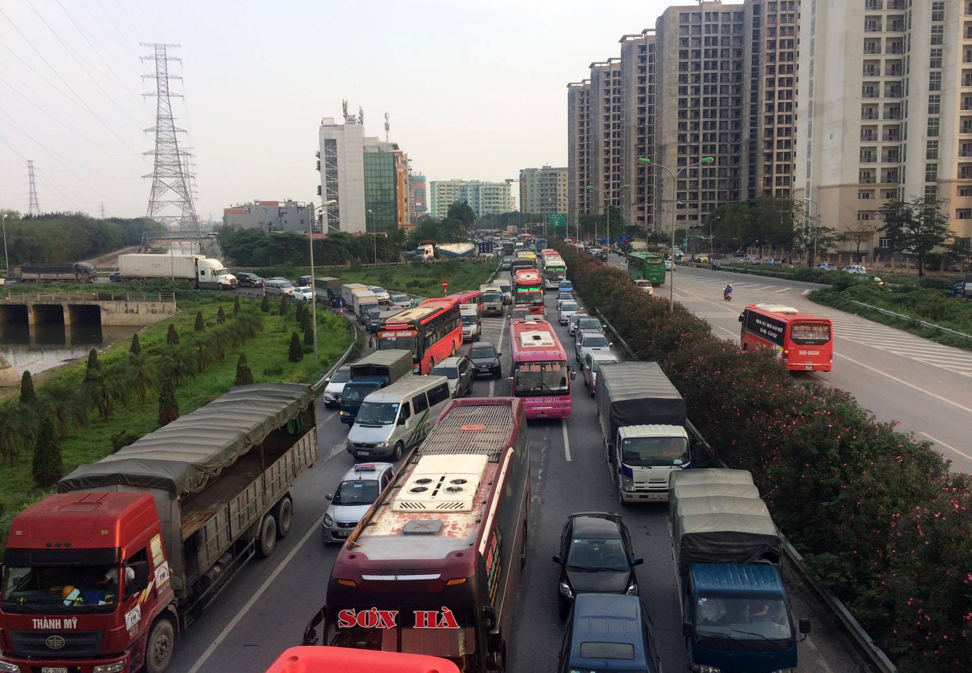 Cua ngo phia nam Ha Noi un tac truoc dip nghi le 30/4 hinh anh