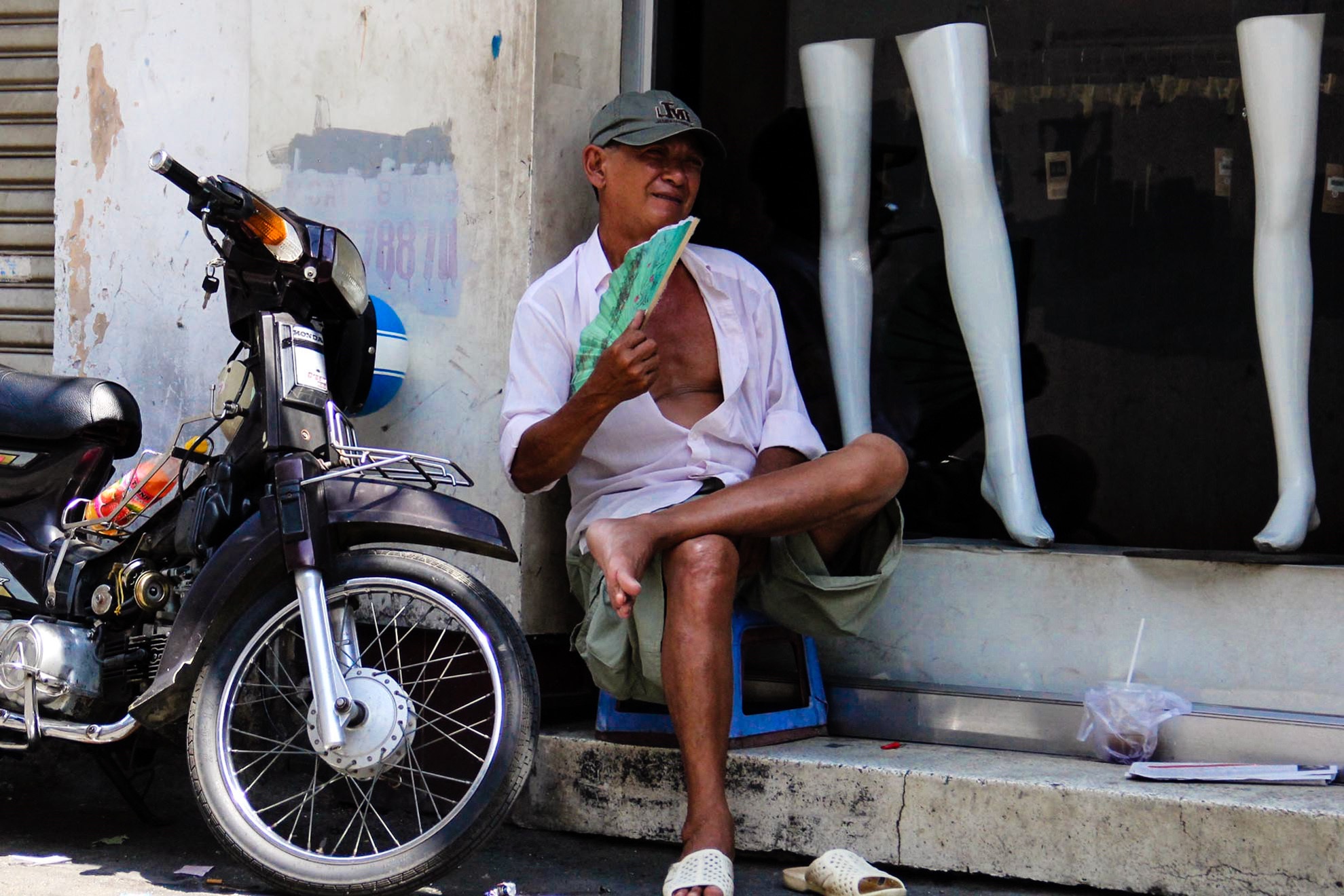 Sai Gon nong 35 do C, canh bao nguy co chay no hinh anh