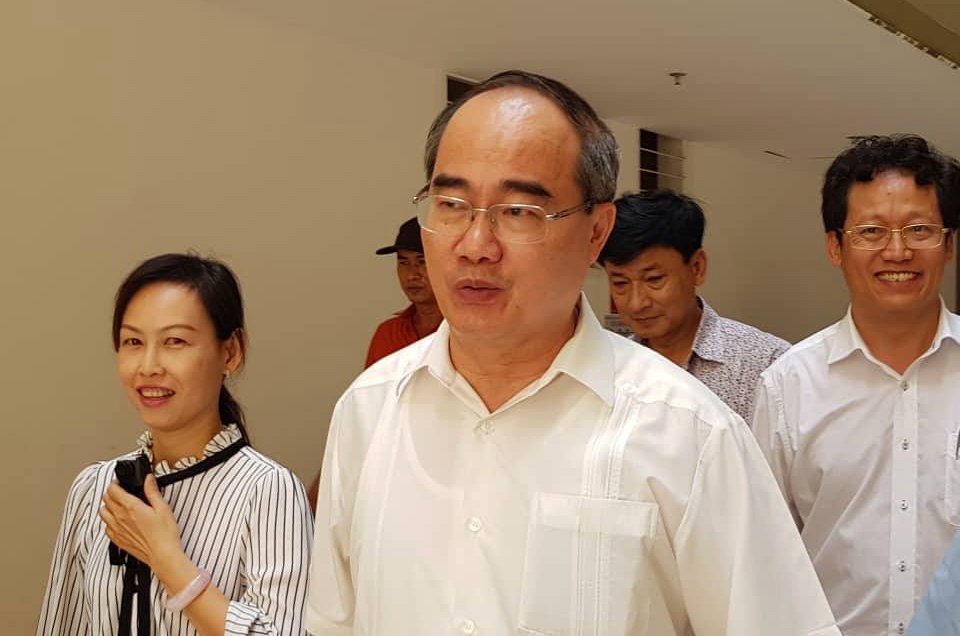 Ba con Thu Thiem bo viec di gap Bi thu Nguyen Thien Nhan hinh anh