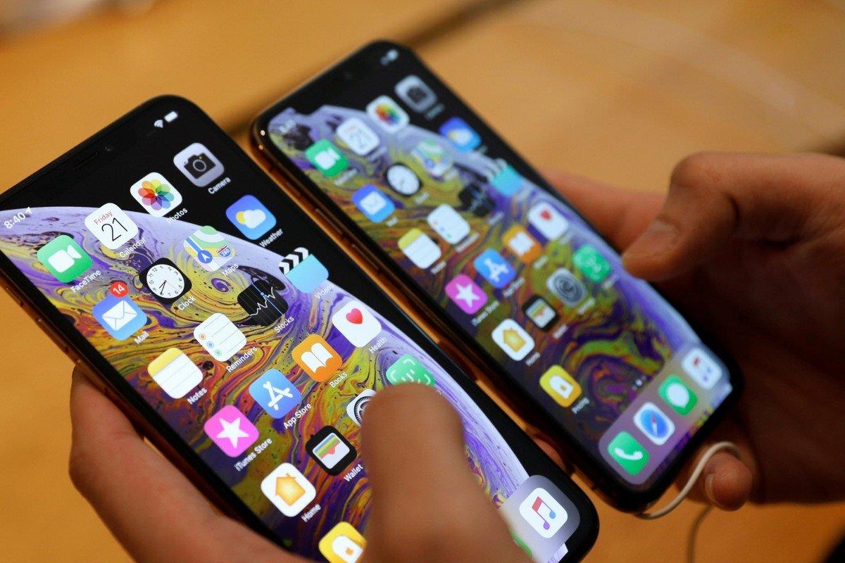 Doi tac lam man hinh, camera iPhone dang cat giam hang loat nhan su hinh anh