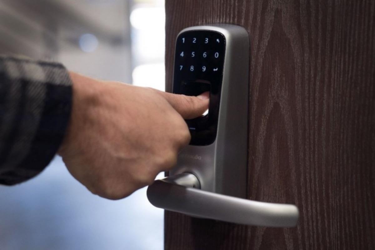 Khoa thong minh co the khong an toan nhu ban nghi hinh anh