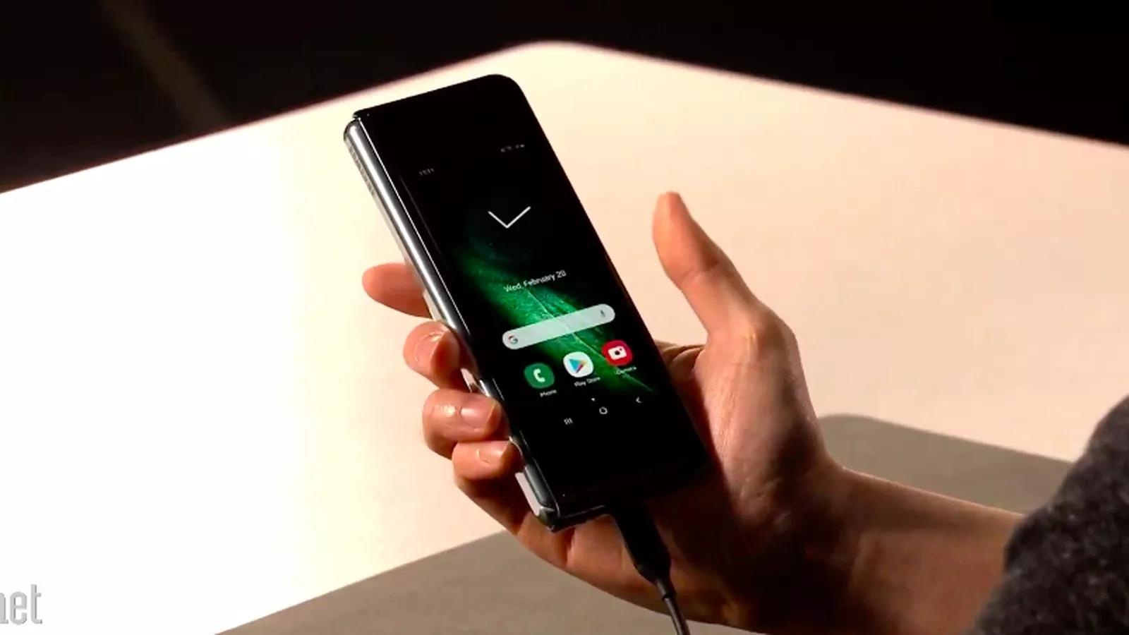 smartphone man hinh gap tren thi truong anh 1