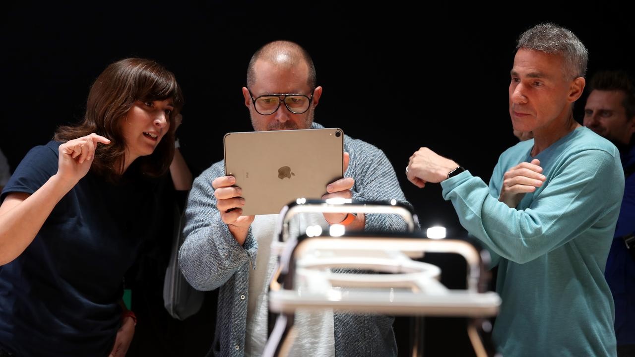 Hanh trinh cua nha thiet ke iphone anh 10