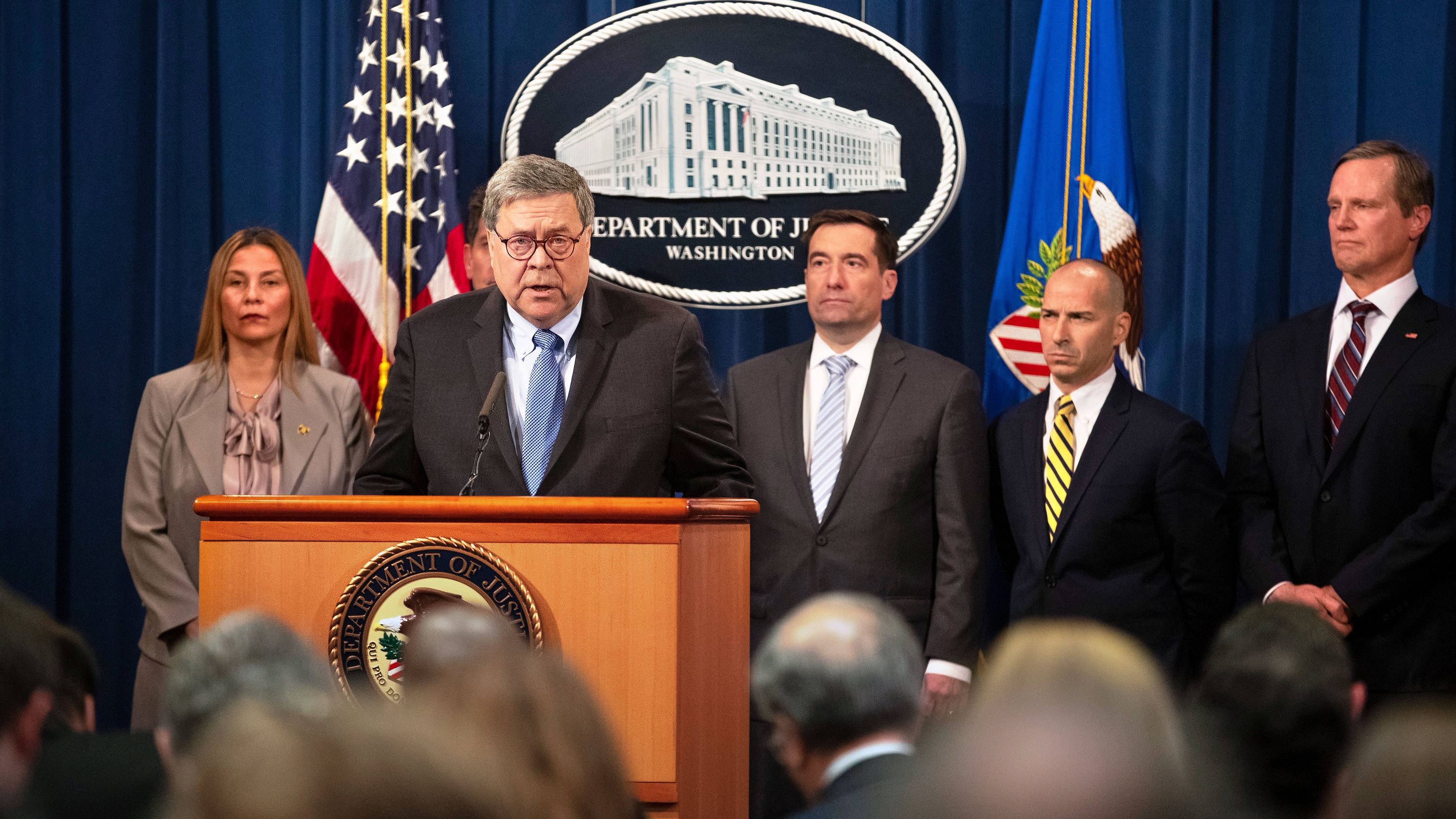 Bo truong Tu phap My yeu cau Apple giup do anh 1