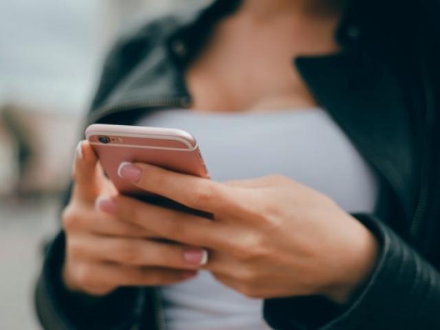 Mau iPhone bi khai tu van vao top ban chay hinh anh