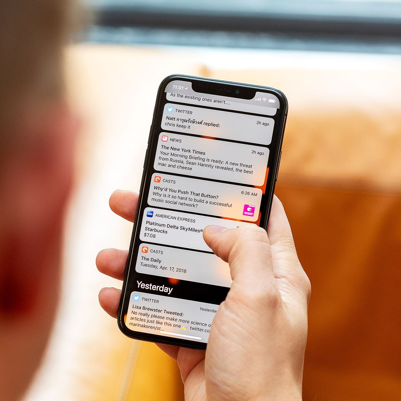 Quang cao tren thanh thong bao iPhone anh 1