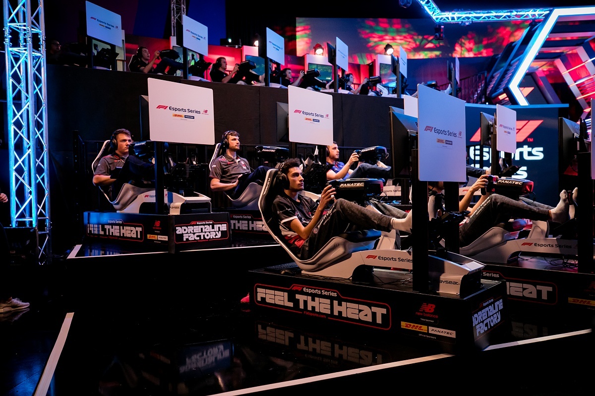 F1 chuyen sang dua trong game anh 1