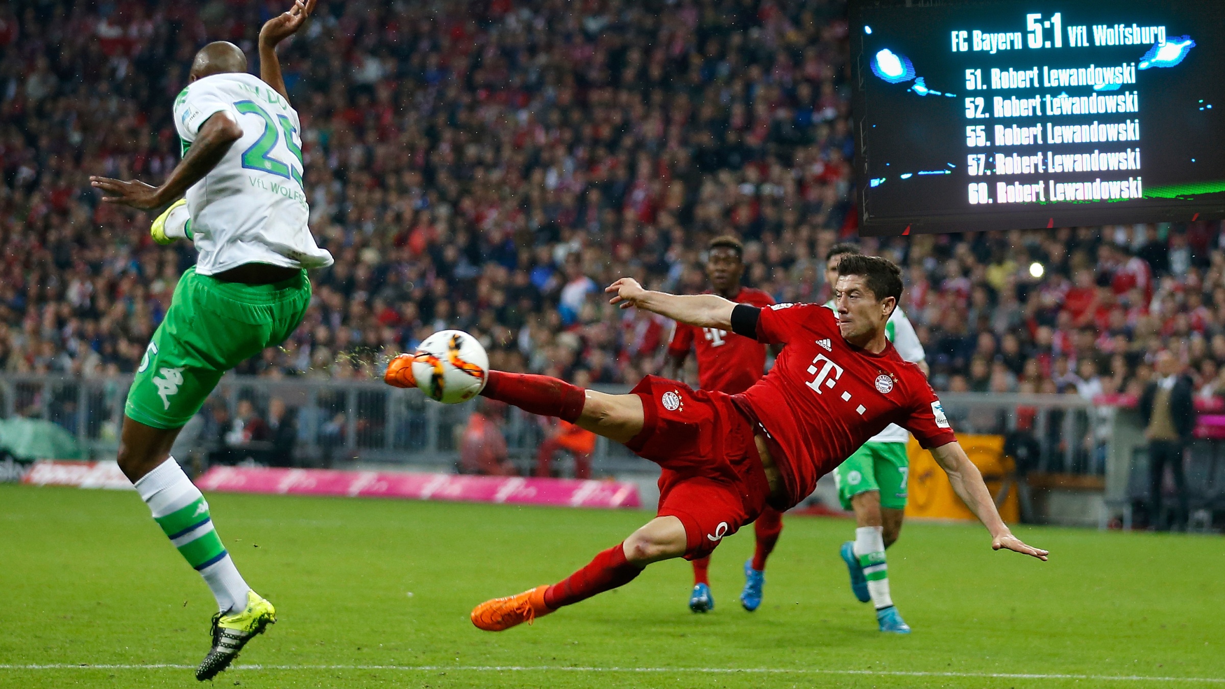 Robert Lewandowski dau tu game anh 1