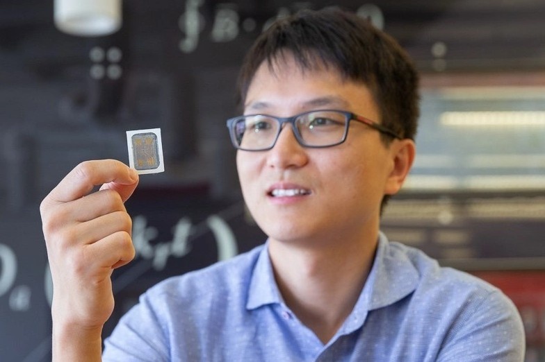 Cam bien suc khoe khong can chip, dan truc tiep len da hinh anh