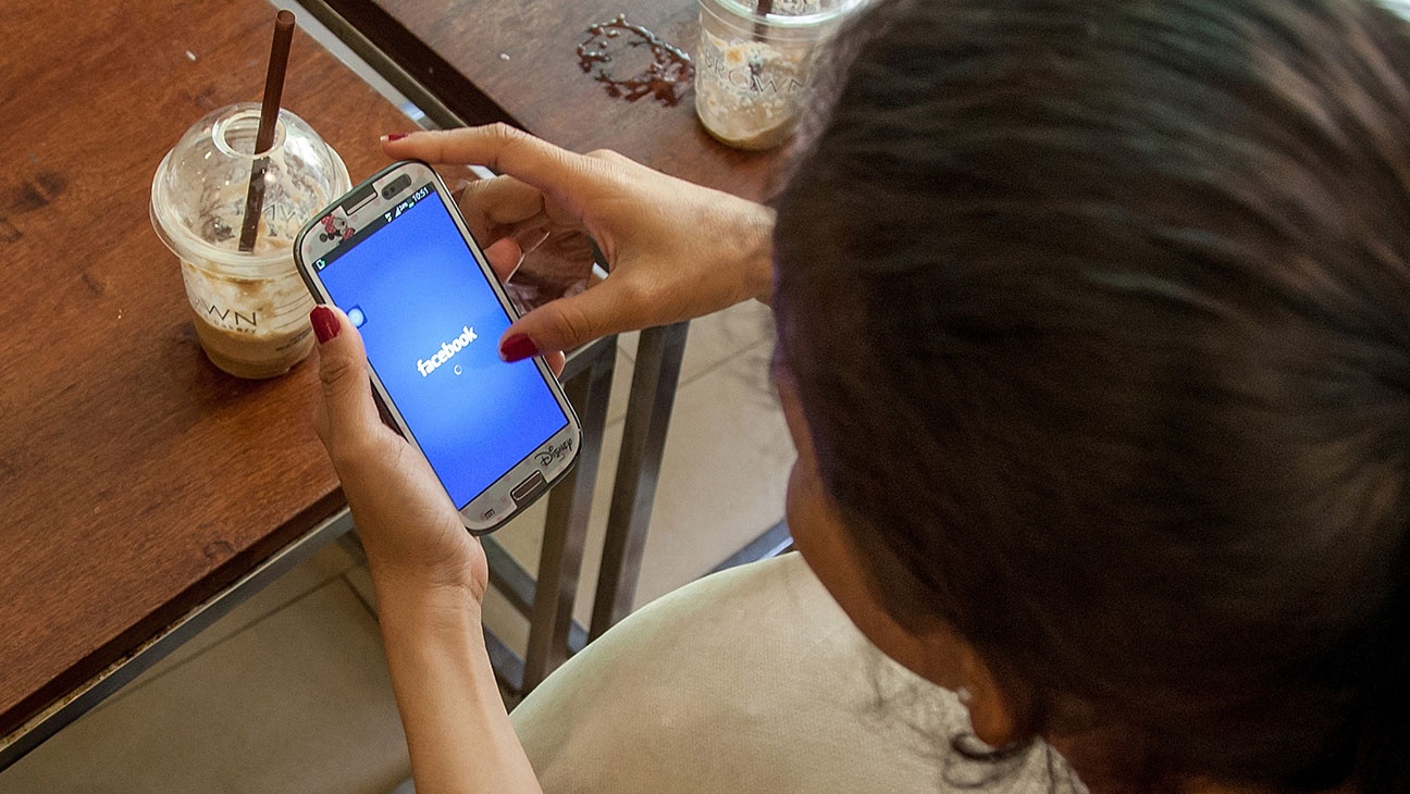 Facebook thu thap du lieu anh 2