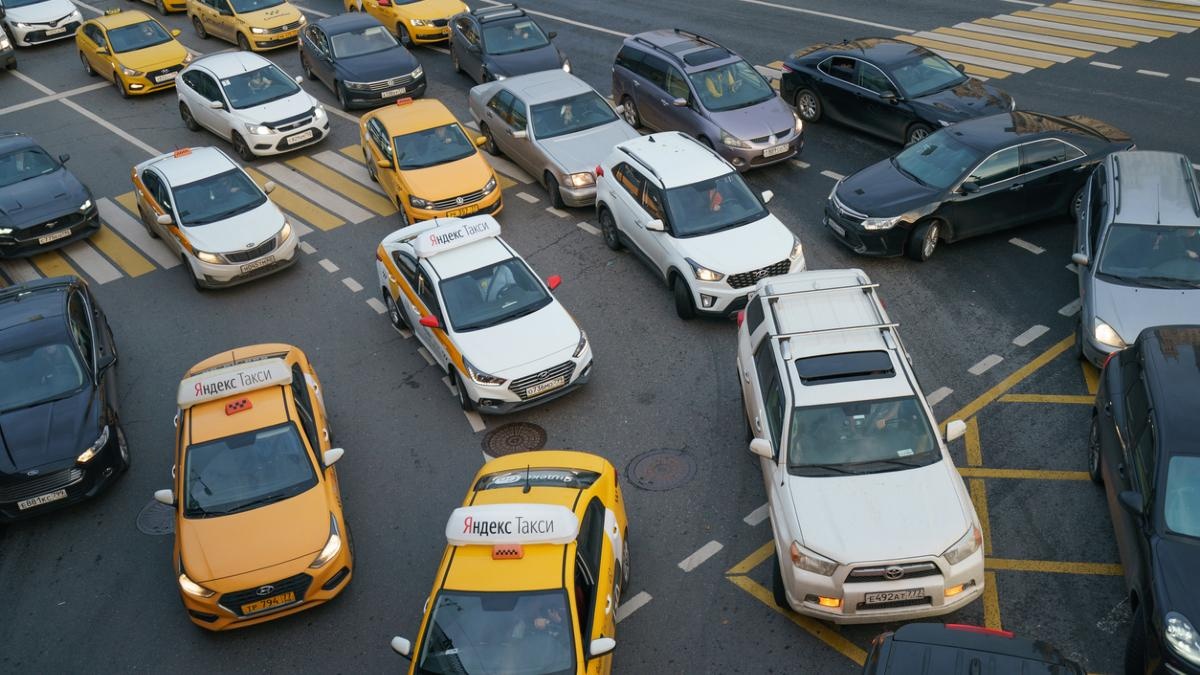 Anonymous gay tac duong o Moscow hinh anh