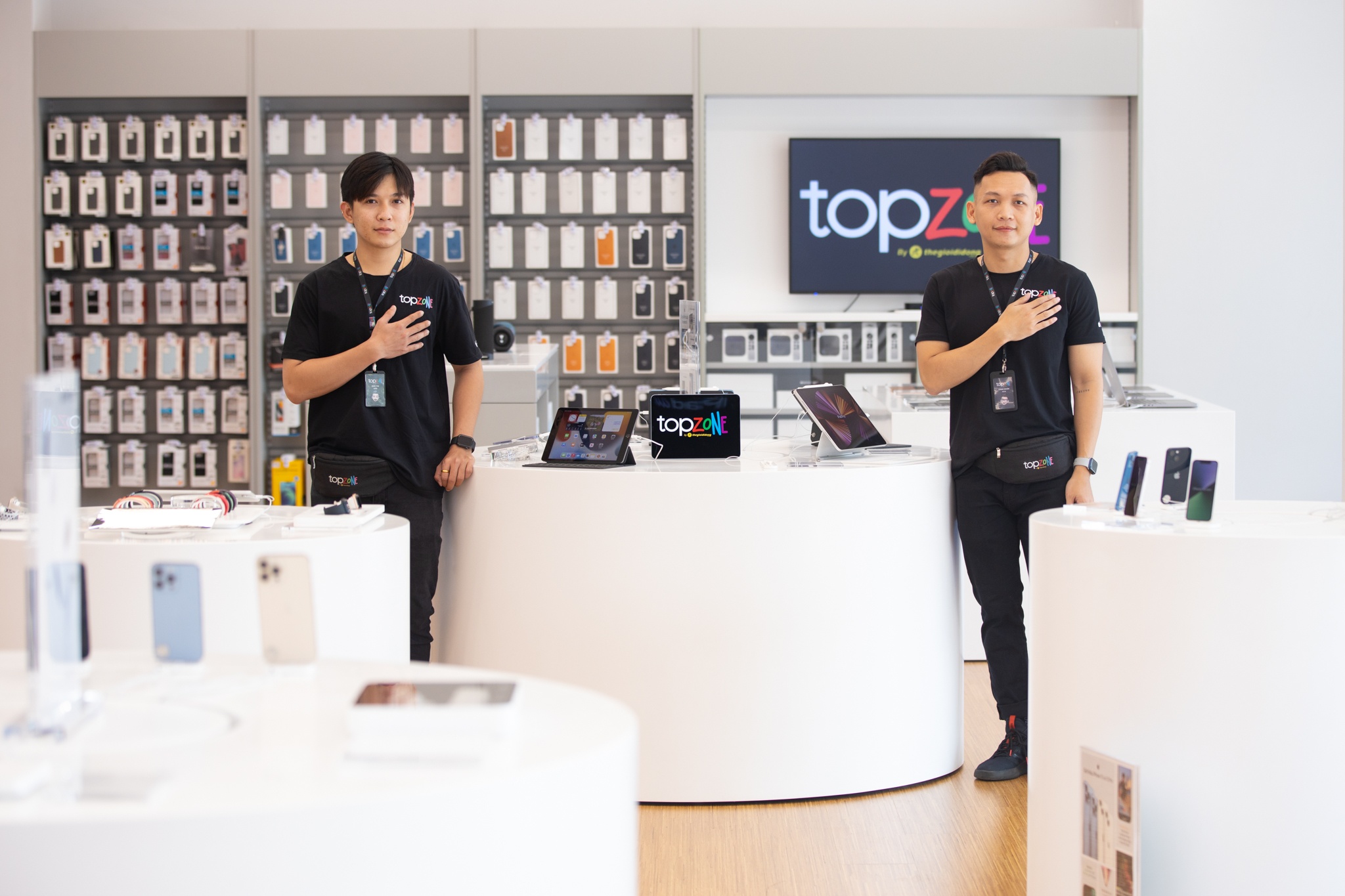 Luong Viet Nam iPhone 14 anh 1