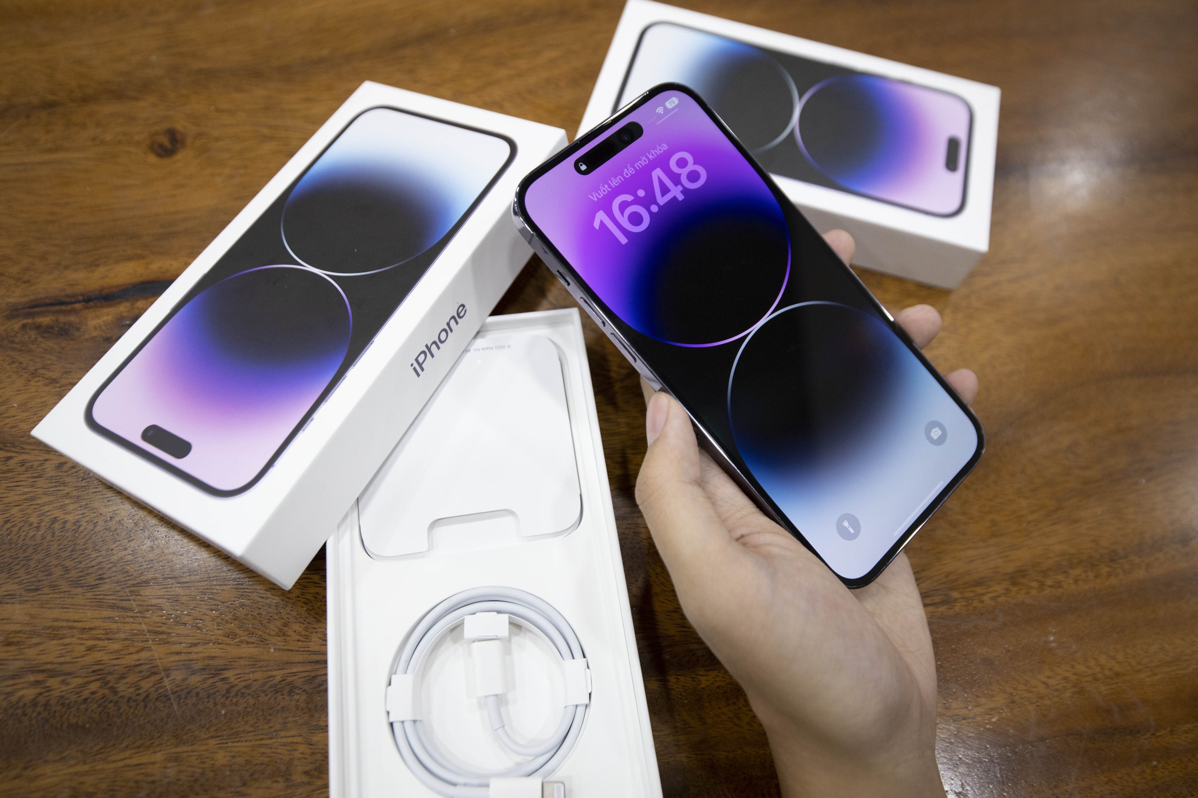 iPhone 14 treo may anh 1