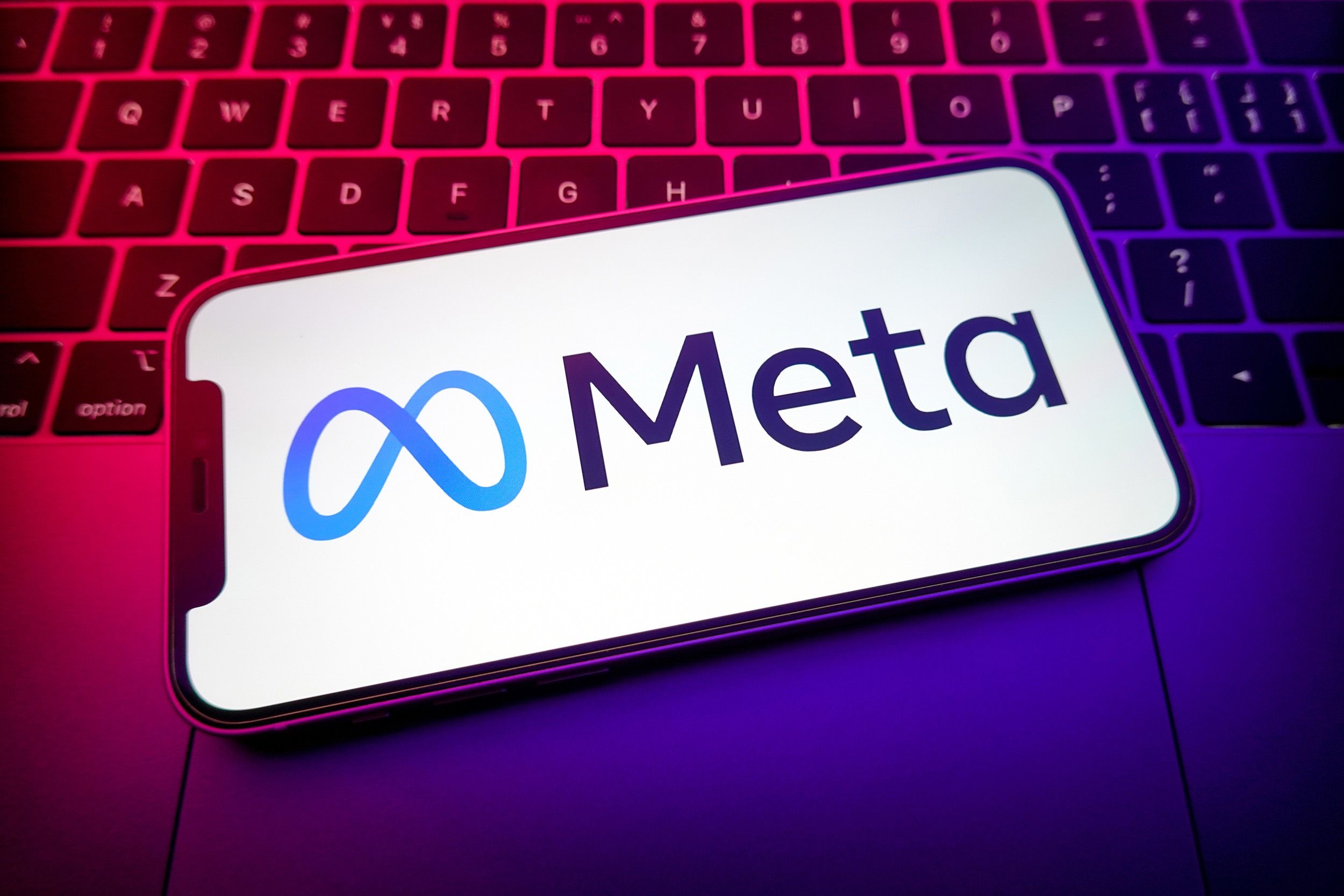 Meta bi kien vi tim cach theo doi nguoi dung hinh anh