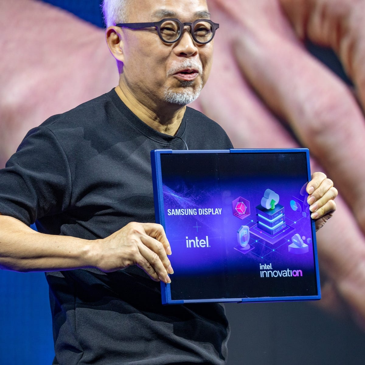 May tinh man hinh truot anh 1