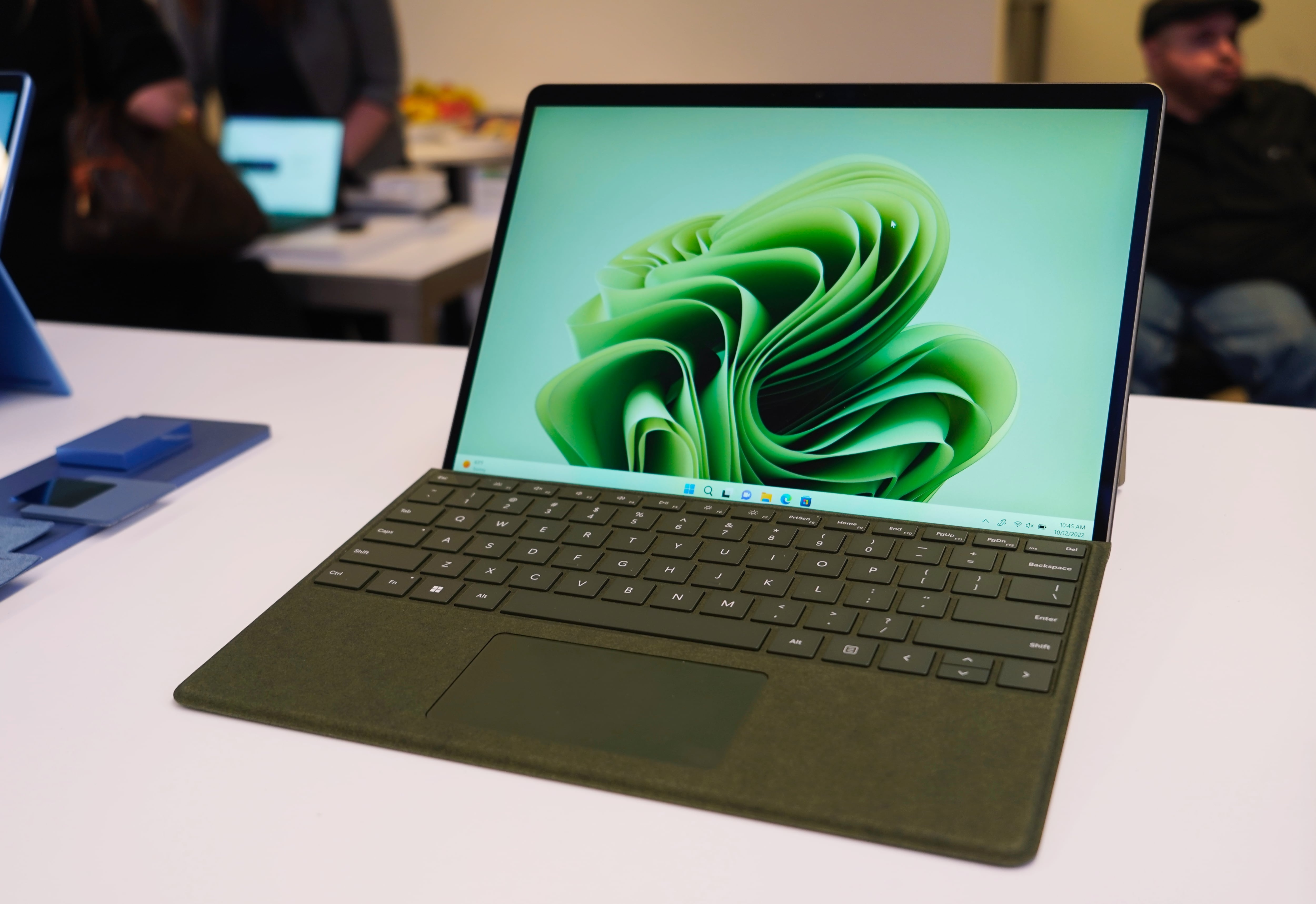 Surface Pro 9 anh 8