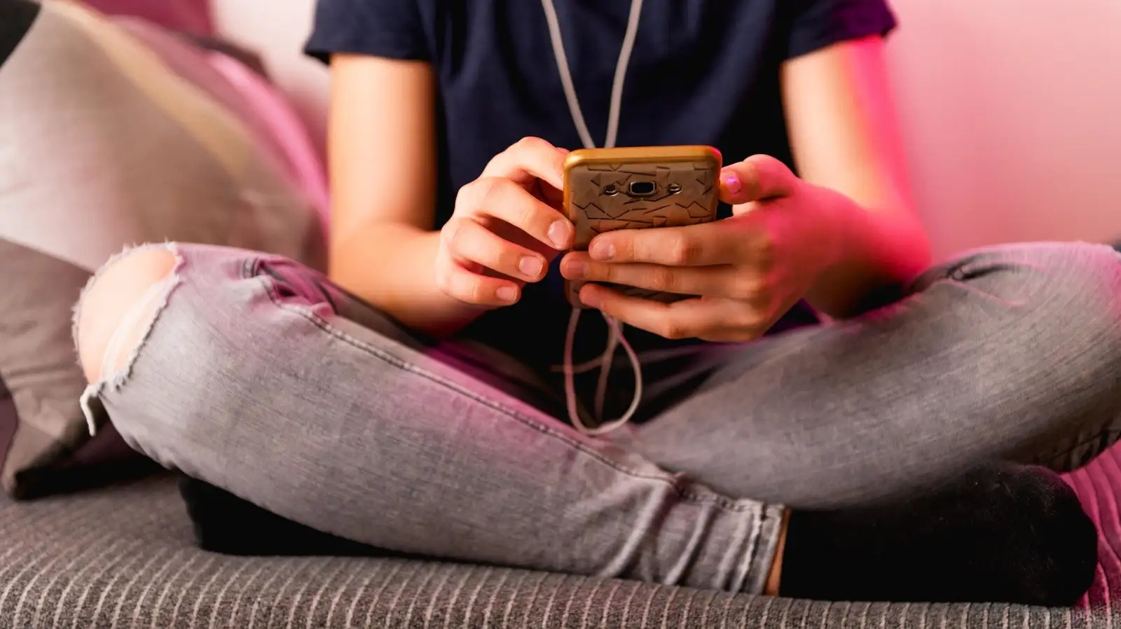 Mang xa hoi tich cuc dang duoc yeu thich hon TikTok hinh anh