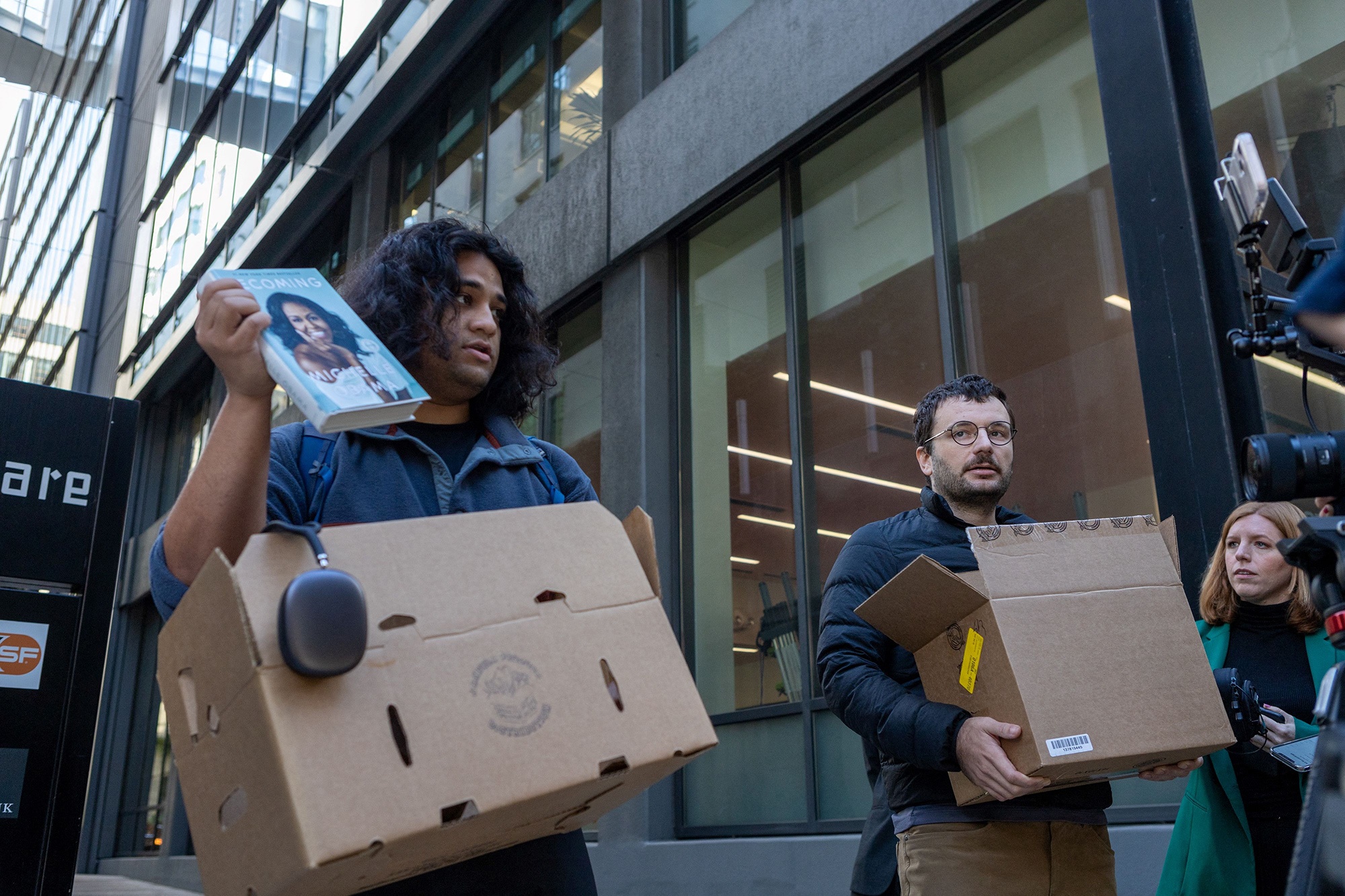 Nhan vien Twitter chu dong nghi viec de dong nghiep khong bi sa thai hinh anh