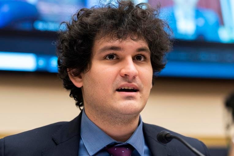 Nha sang lap FTX bi canh sat trieu tap hinh anh