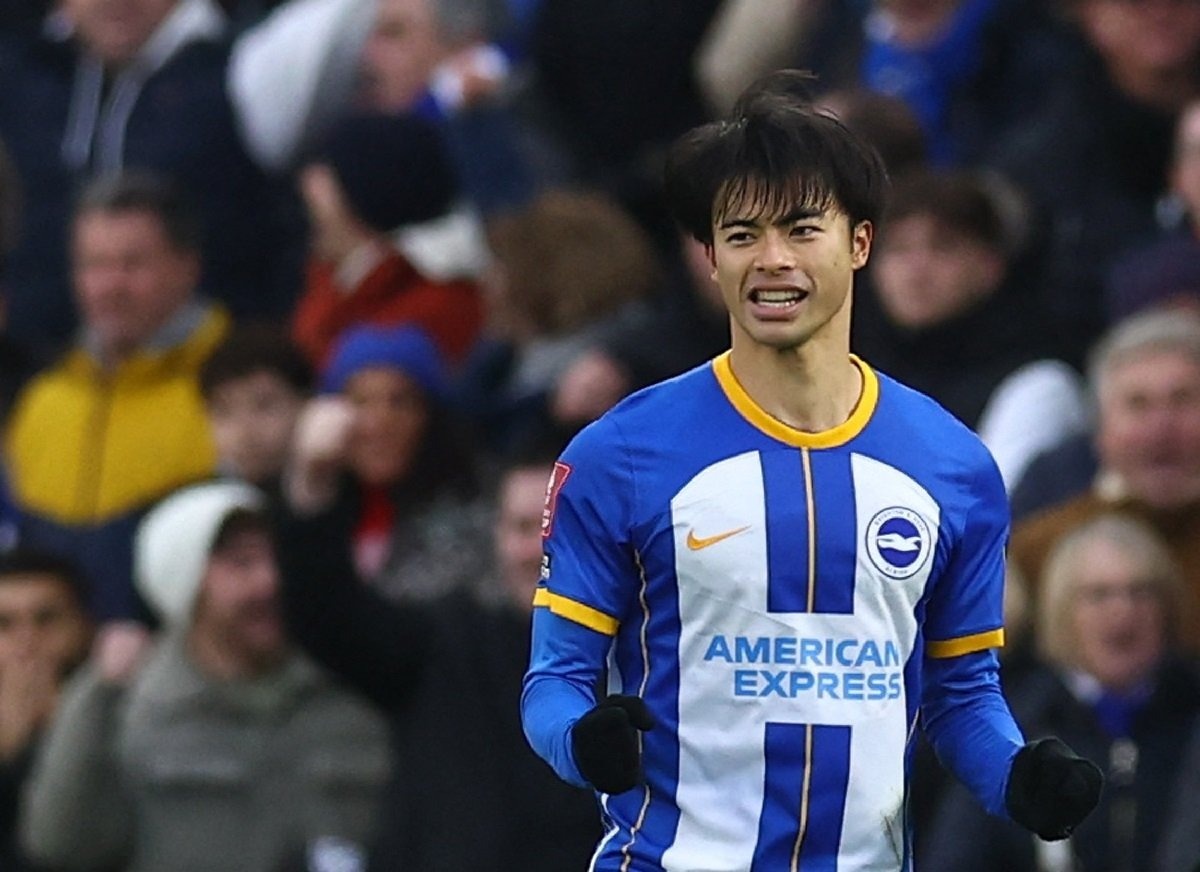 May quay GoPro giup Mitoma thanh 'ac mong' voi hau ve Premier League hinh anh