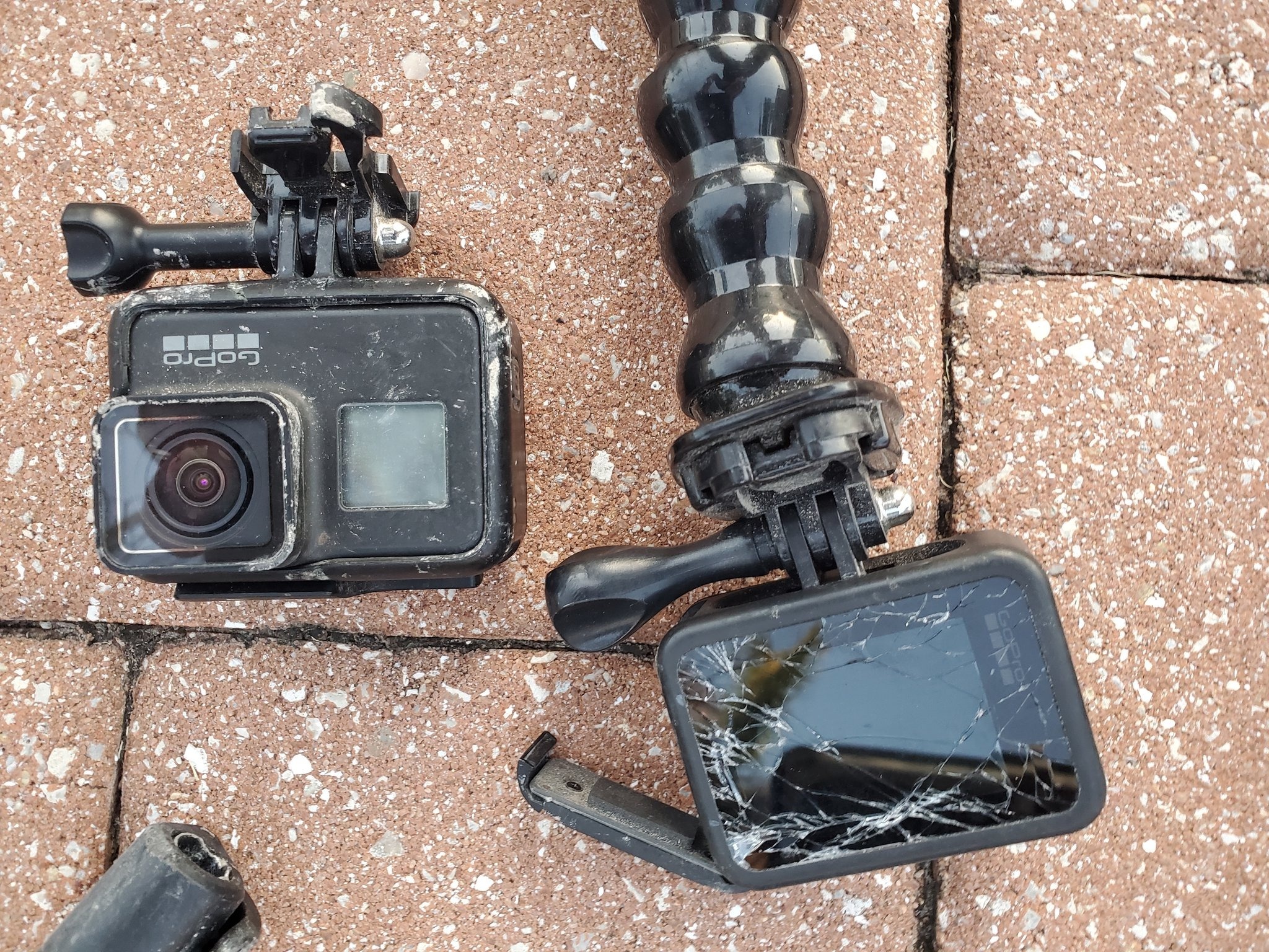 Bo may anh gia 40.000 USD chay den sau vu no ten lua Starship hinh anh