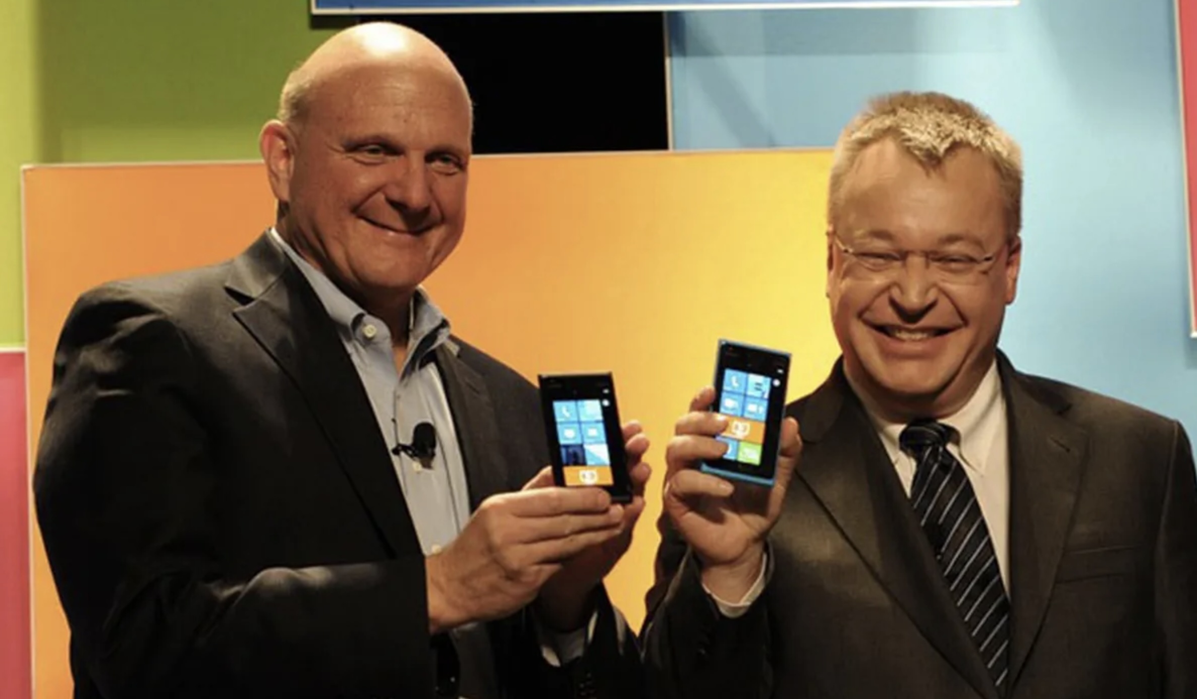 Tron 10 nam cu bat tay 'tham hoa' cua Nokia va Microsoft hinh anh