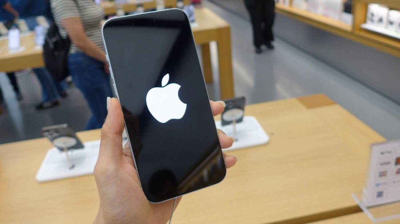 Cach la de 'dung chua' ung dung tri gia hang tram USD o Apple Store hinh anh