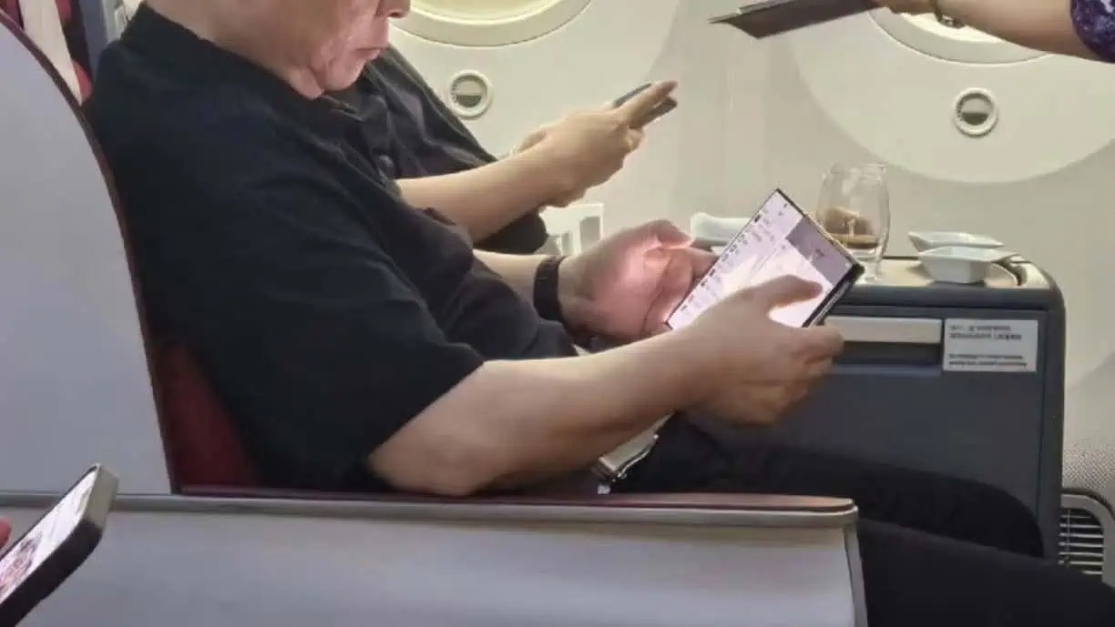 Sep Huawei lam lo dien thoai gap chua ra mat cua cong ty hinh anh