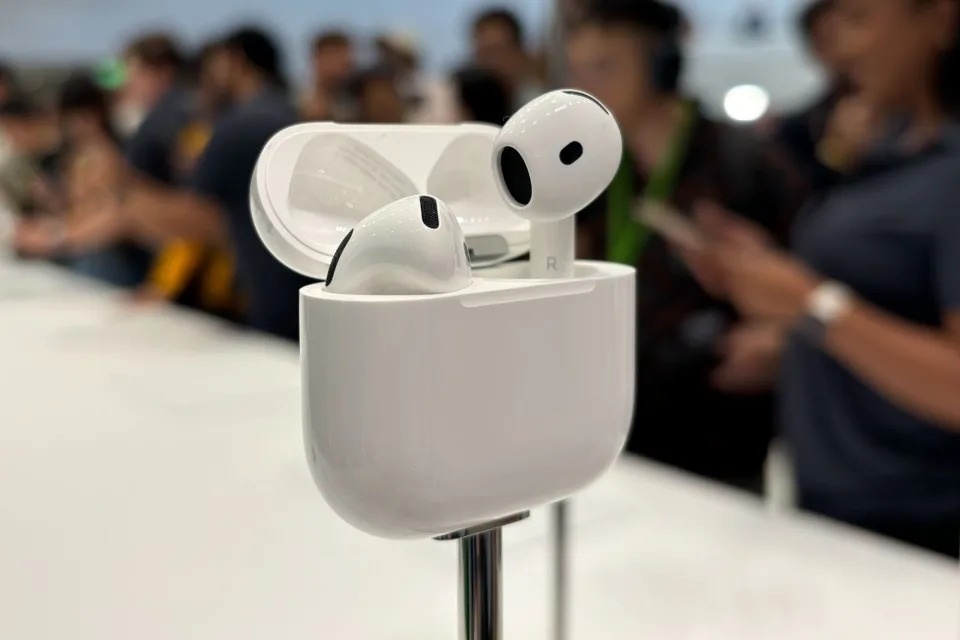 Chi tiet AirPods4, tai nghe duoc Apple nang cap nhieu nhat dem qua hinh anh