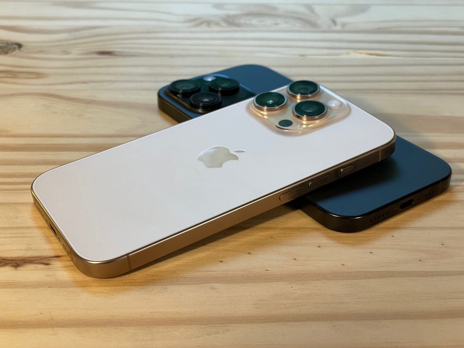 Nhieu nguoi dung iPhone 16 than phien ve pin hinh anh