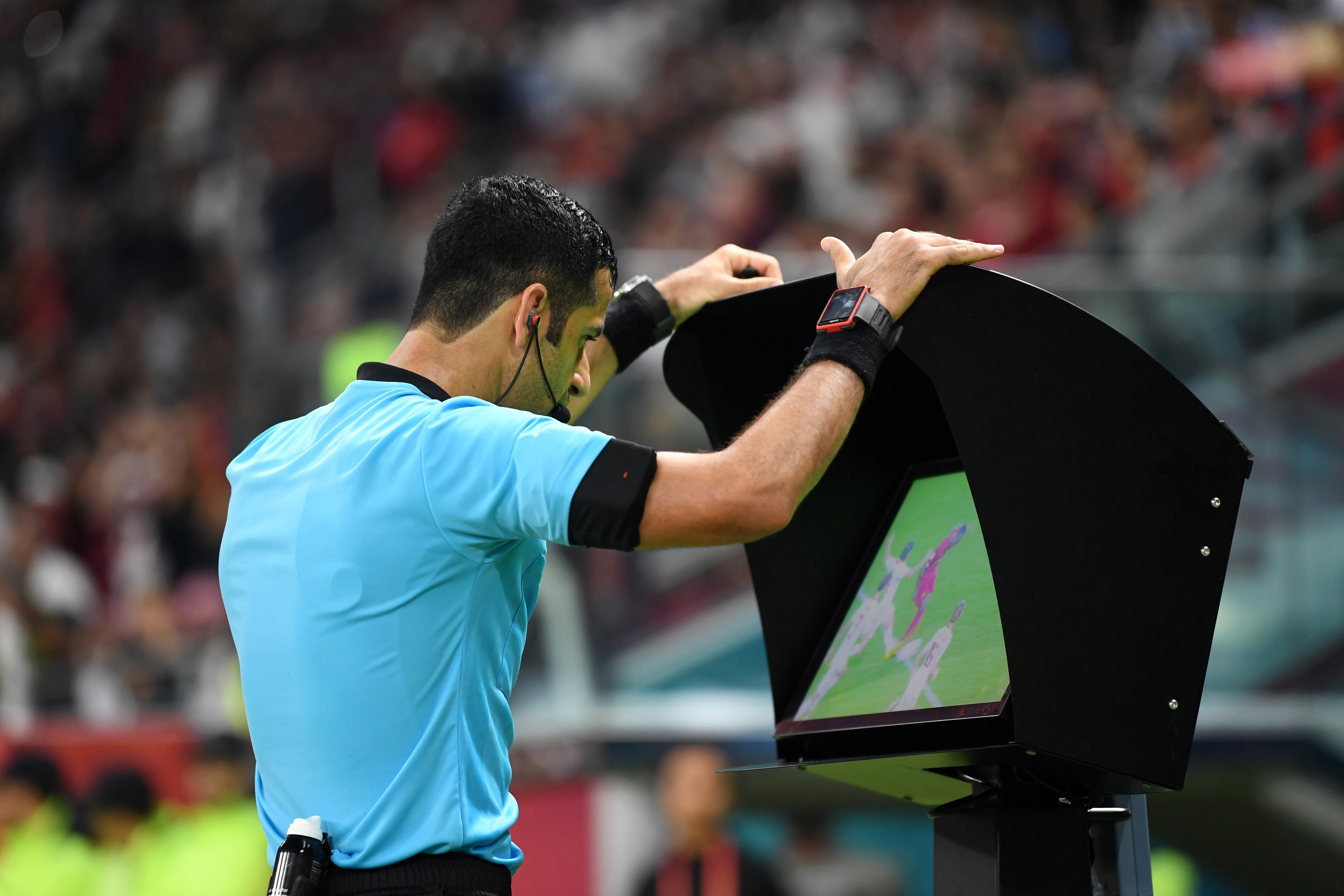 Cong nghe duoc FIFA ky vong se cham dut tranh cai cua VAR hinh anh