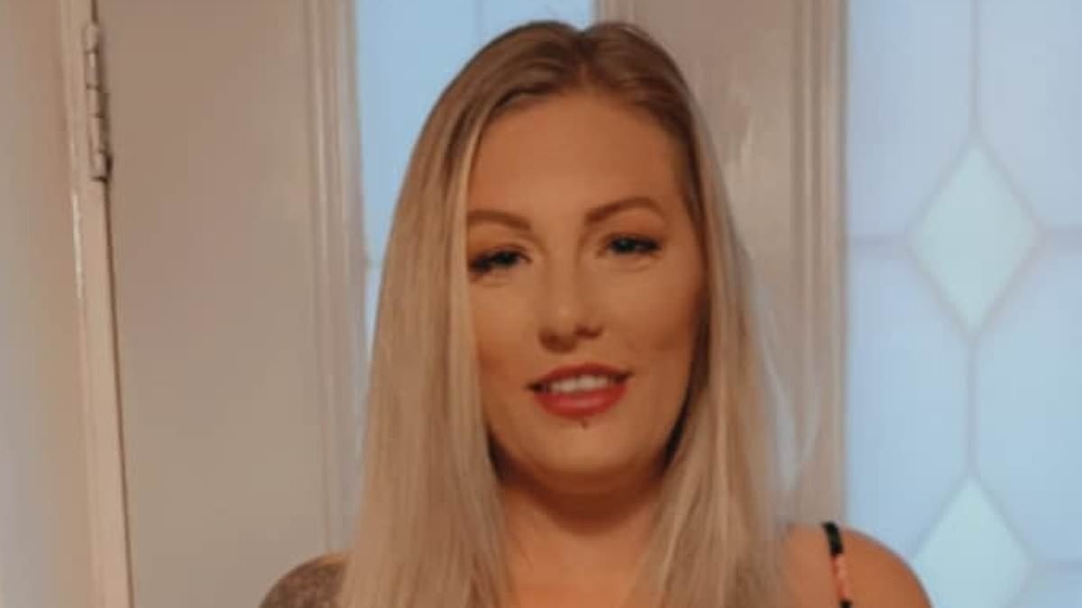 Nguoi phu nu lo tay vut so Bitcoin tri gia 700 trieu USD vao thung rac hinh anh