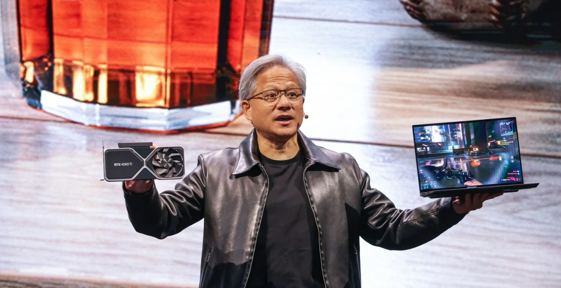 CEO Nvidia thanh 'ngoai le' khi ong Trump nham chuc hinh anh