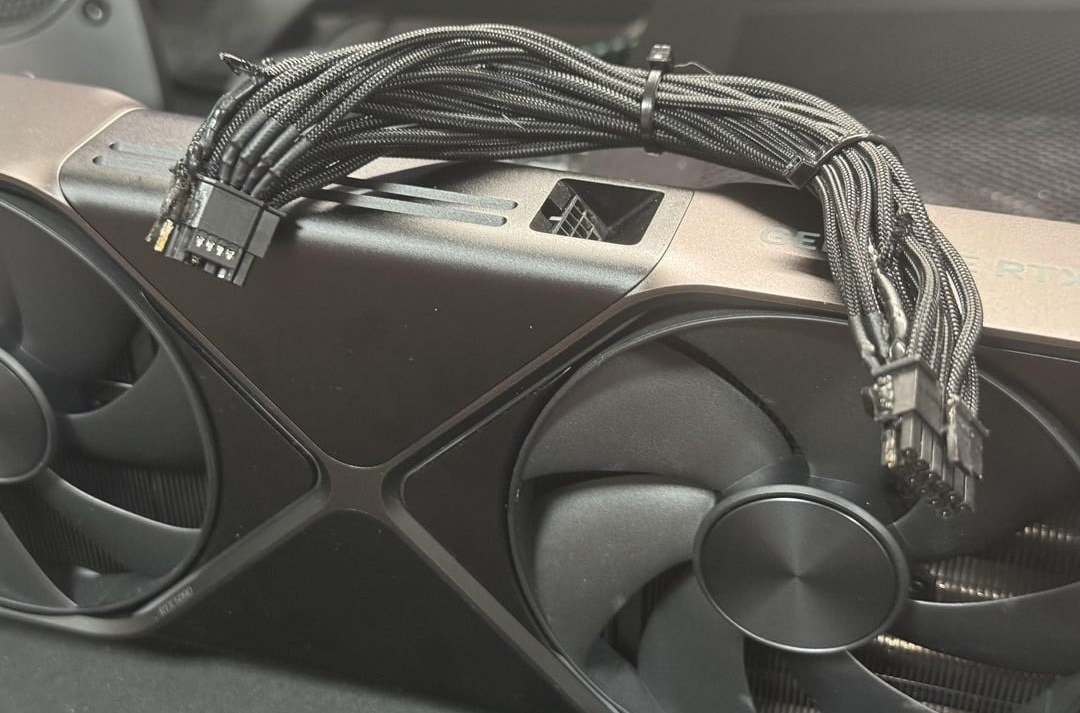 Loi nghiem trong tren card Nvidia RTX 5090, gay chay may hinh anh