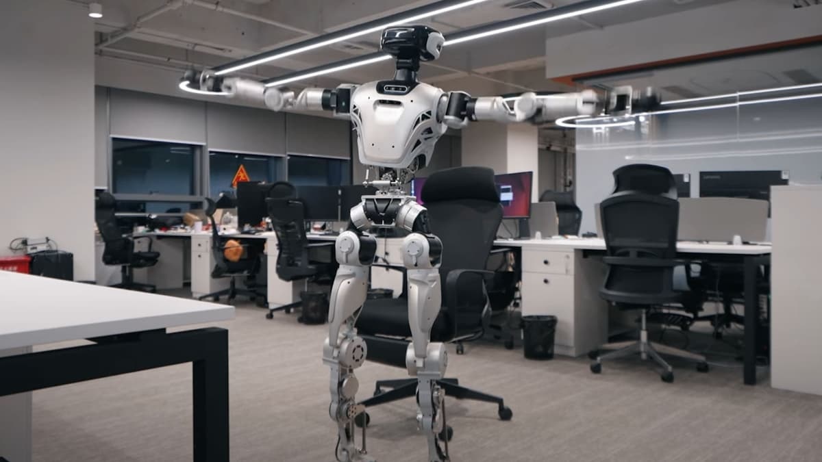 Robot hinh nguoi cua Trung Quoc 'bat chuoc' vuon vai nhu con nguoi hinh anh