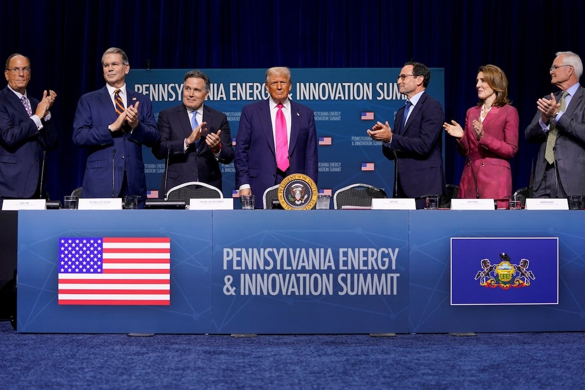 Ong Trump cong bo khoan dau tu 90 ty USD cho AI hinh anh