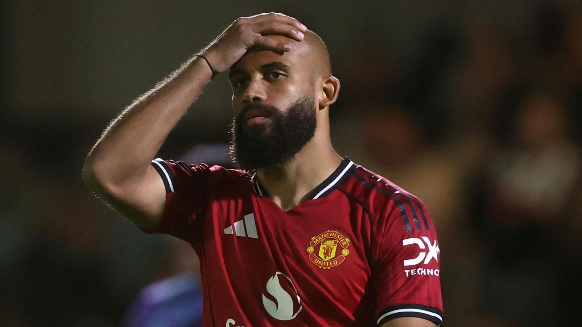 Con so kho tin cua 'tham hoa' Onana hinh anh