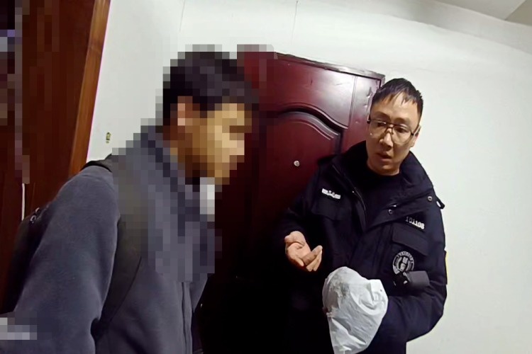 Di tu vi cho drone bay cao ngang may bay hinh anh