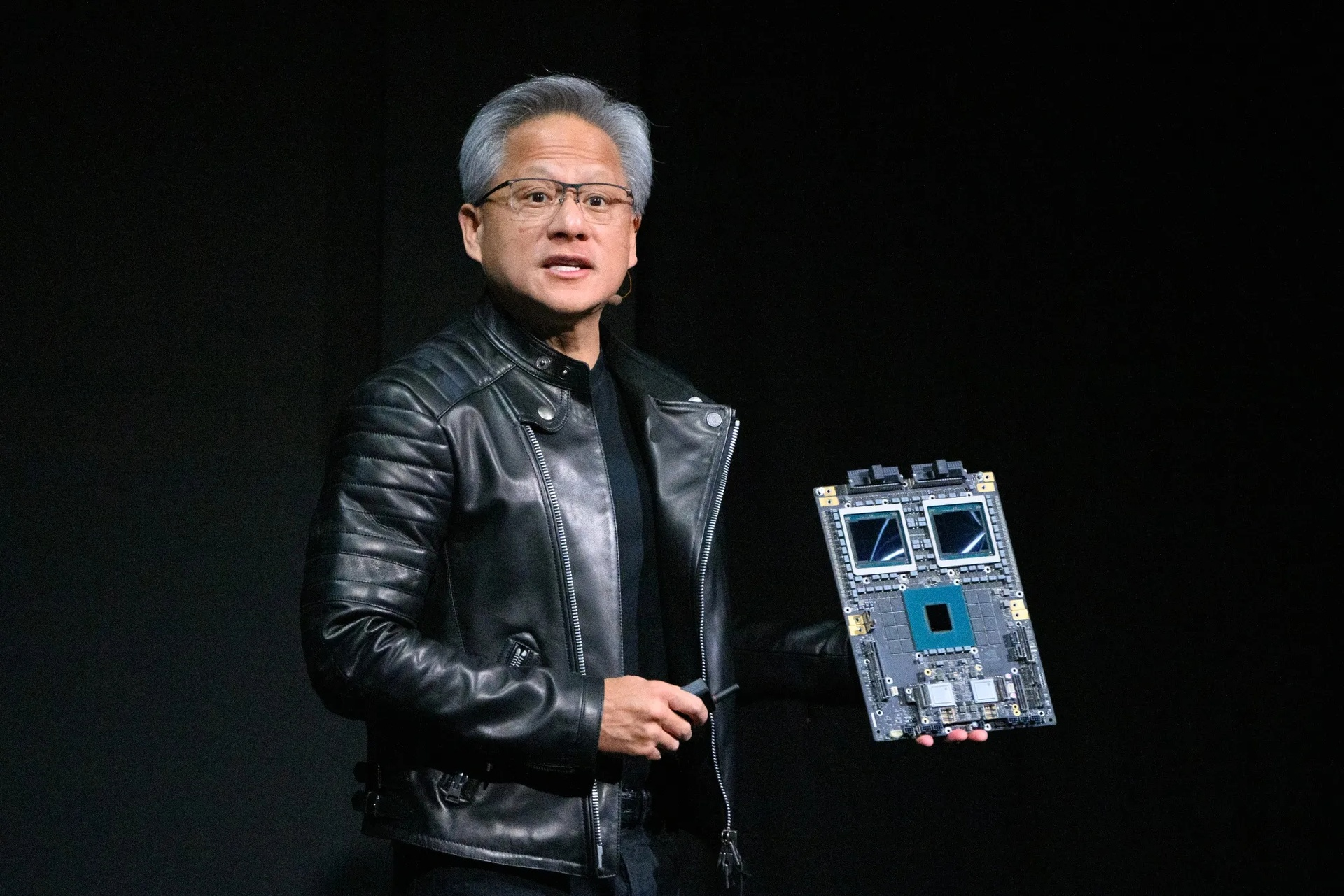 Nvidia chuan bi trinh lang phien ban chip AI cho Trung Quoc hinh anh
